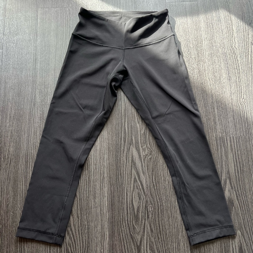 Black Low-Rise Lululemon Capris EUC
